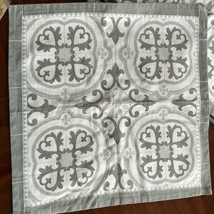 Set of 8 Napkins, new